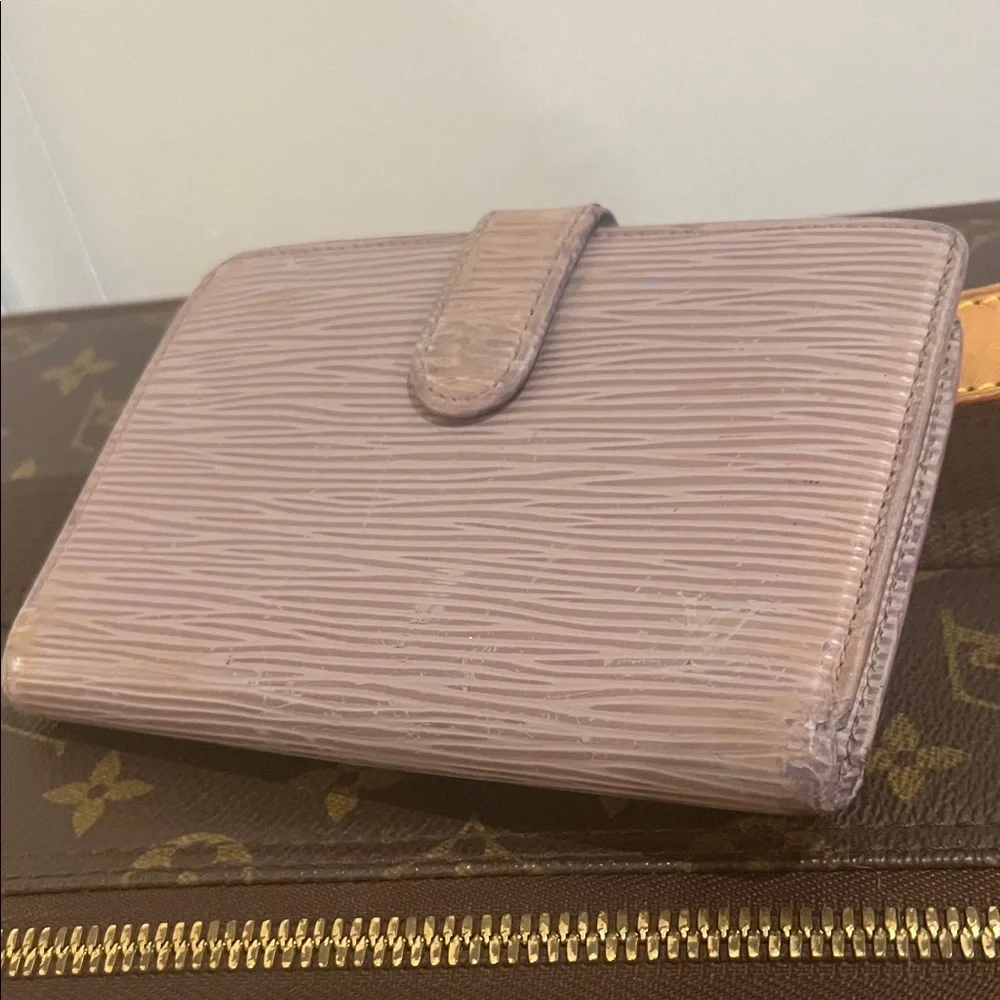 AUTHENTIC LV Snap Wallet in Lilac - Picture 2 of 13